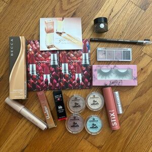 17 Piece Makeup Bundle